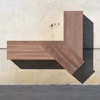 Sideboard suspendu noyer massif joli motif angulaire meuble bois naturel écologique